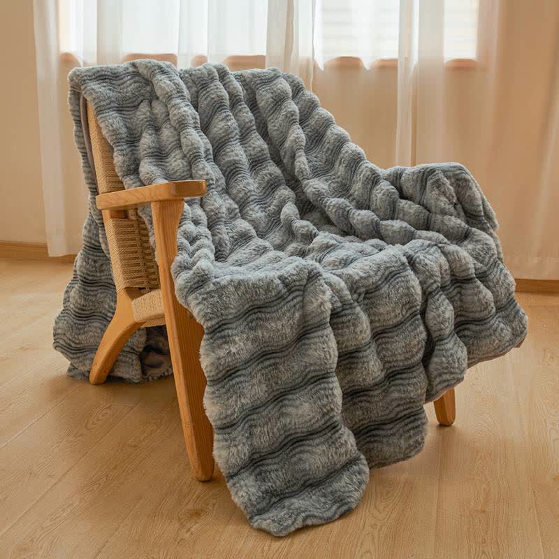Weiche, flauschige Plüschdecke mit Wellenmuster - image 20