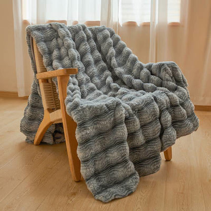 Weiche, flauschige Plüschdecke mit Wellenmuster - image 20