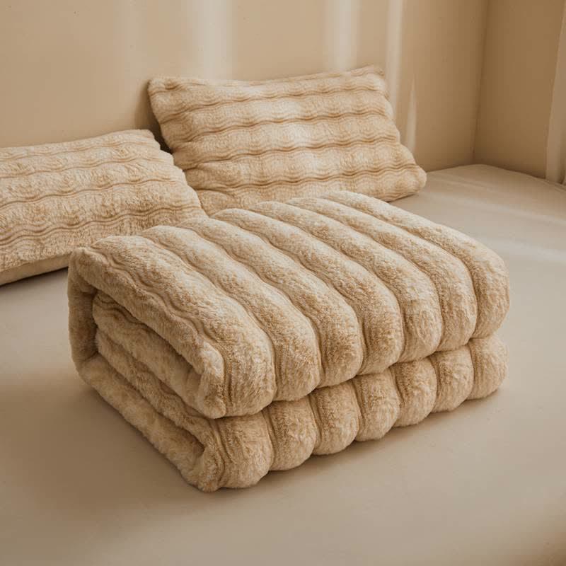 Weiche, flauschige Plüschdecke mit Wellenmuster - image 24