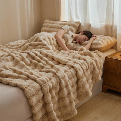 Weiche, flauschige Plüschdecke mit Wellenmuster - image 27
