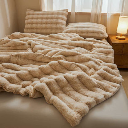 Weiche, flauschige Plüschdecke mit Wellenmuster - image 25