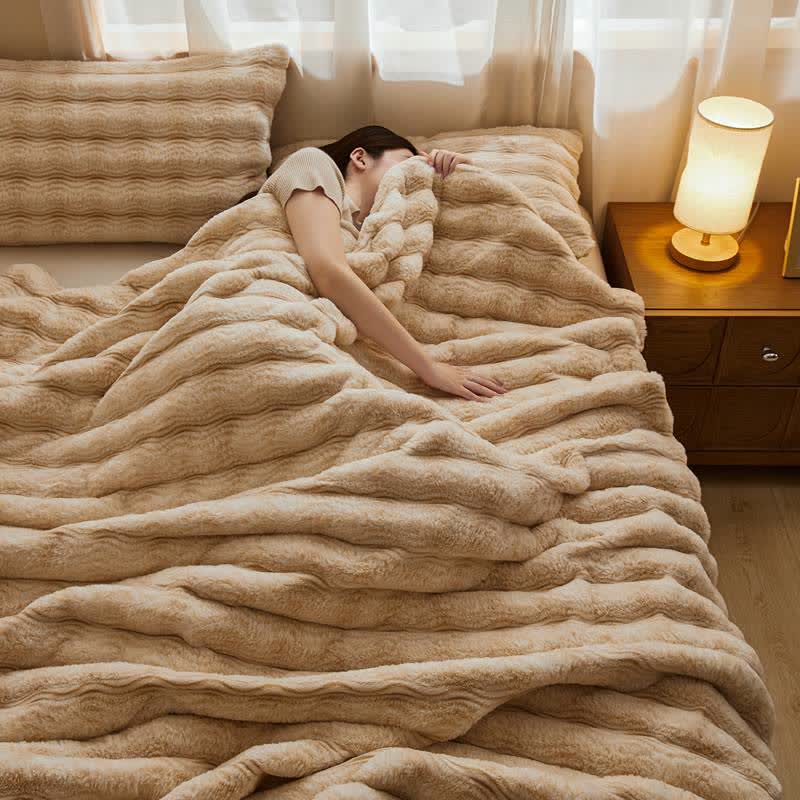 Weiche, flauschige Plüschdecke mit Wellenmuster - image 26