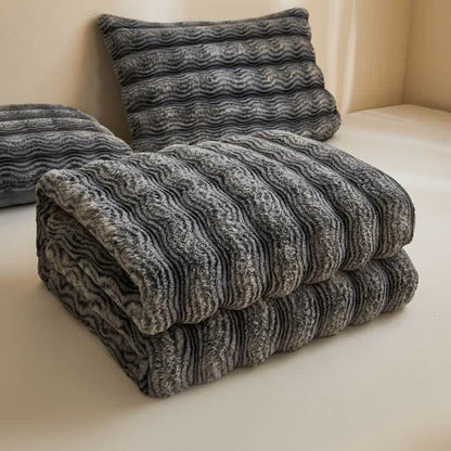 Weiche, flauschige Plüschdecke mit Wellenmuster - image 32