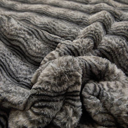 Weiche, flauschige Plüschdecke mit Wellenmuster - image 38