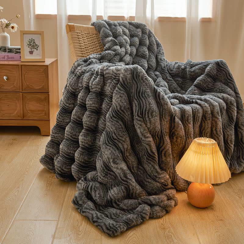 Weiche, flauschige Plüschdecke mit Wellenmuster - image 37