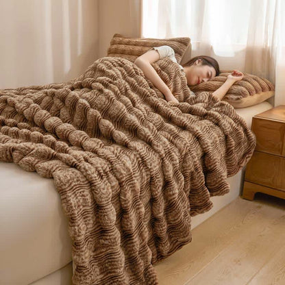 Weiche, flauschige Plüschdecke mit Wellenmuster - image 43