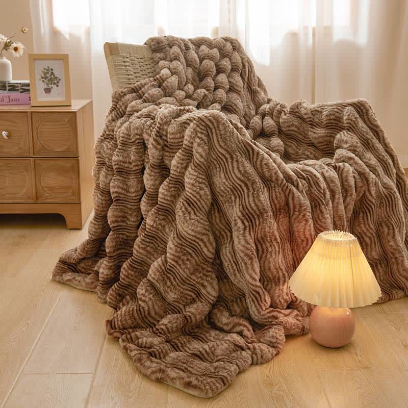 Weiche, flauschige Plüschdecke mit Wellenmuster - image 45