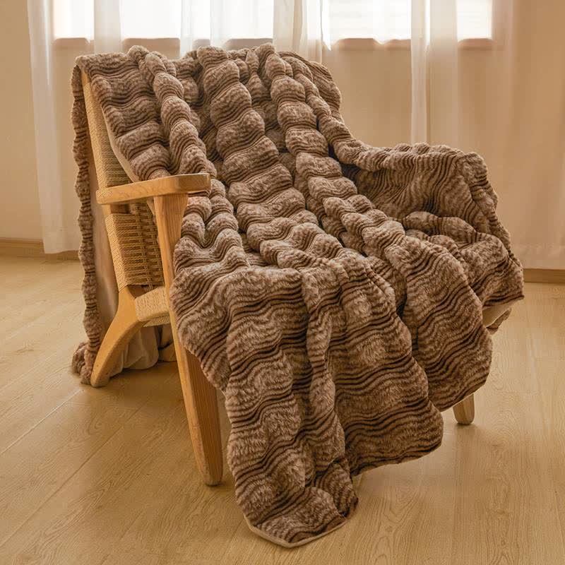 Weiche, flauschige Plüschdecke mit Wellenmuster - image 44