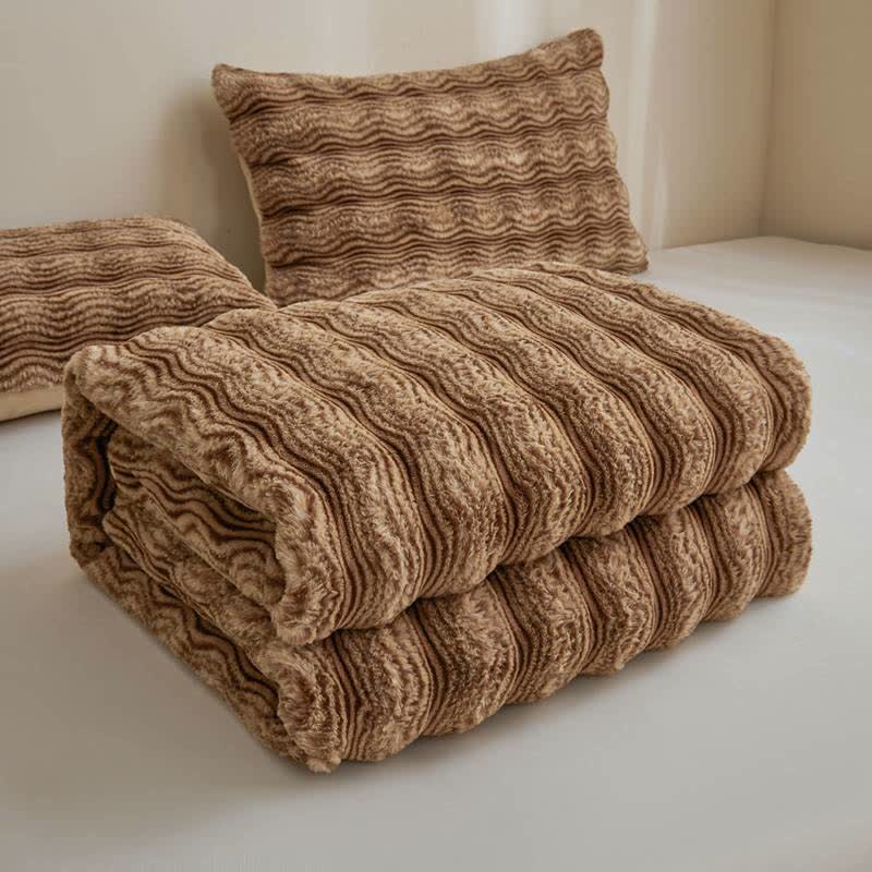 Weiche, flauschige Plüschdecke mit Wellenmuster - image 40