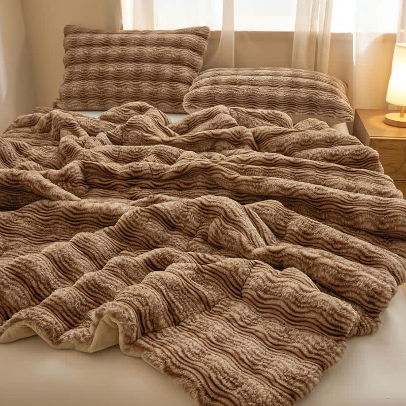 Weiche, flauschige Plüschdecke mit Wellenmuster - image 41