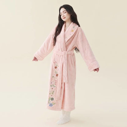 Langer Bademantel mit floraler Stickerei und Schalkragen - Rosa - XL - image 5