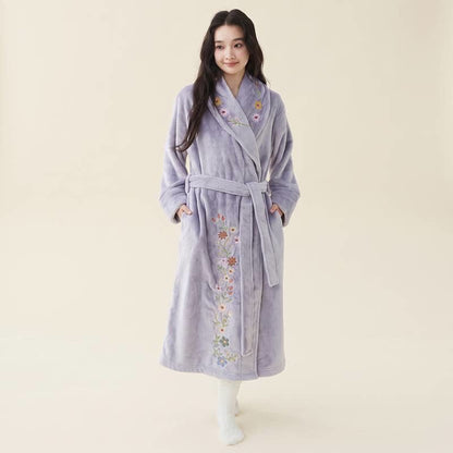 Langer Bademantel mit floraler Stickerei und Schalkragen - Lila - XL - image 7