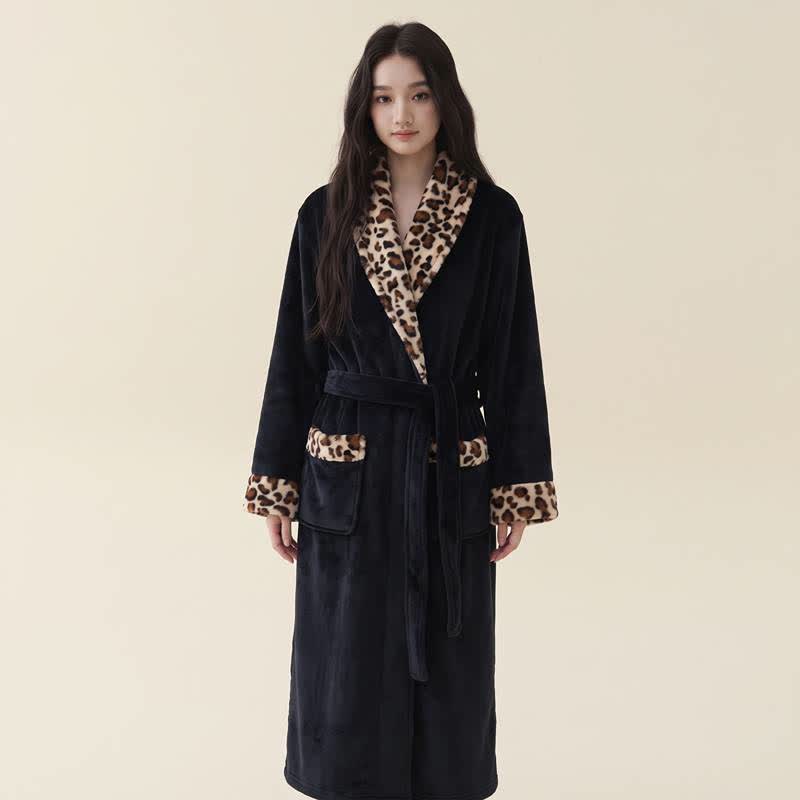Langer, flauschiger Bademantel mit Leopardenmuster - Schwarz - XL - image 4