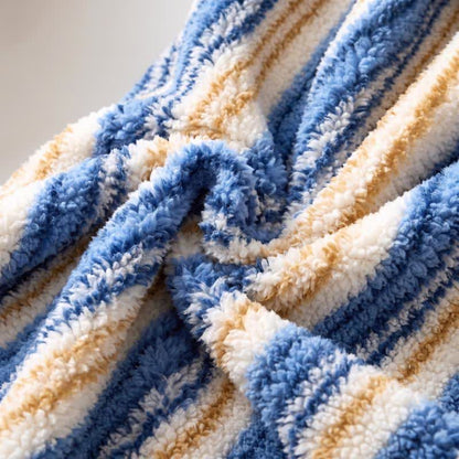 Langer, gestreifter Kimono-Bademantel aus Fleece - image 9