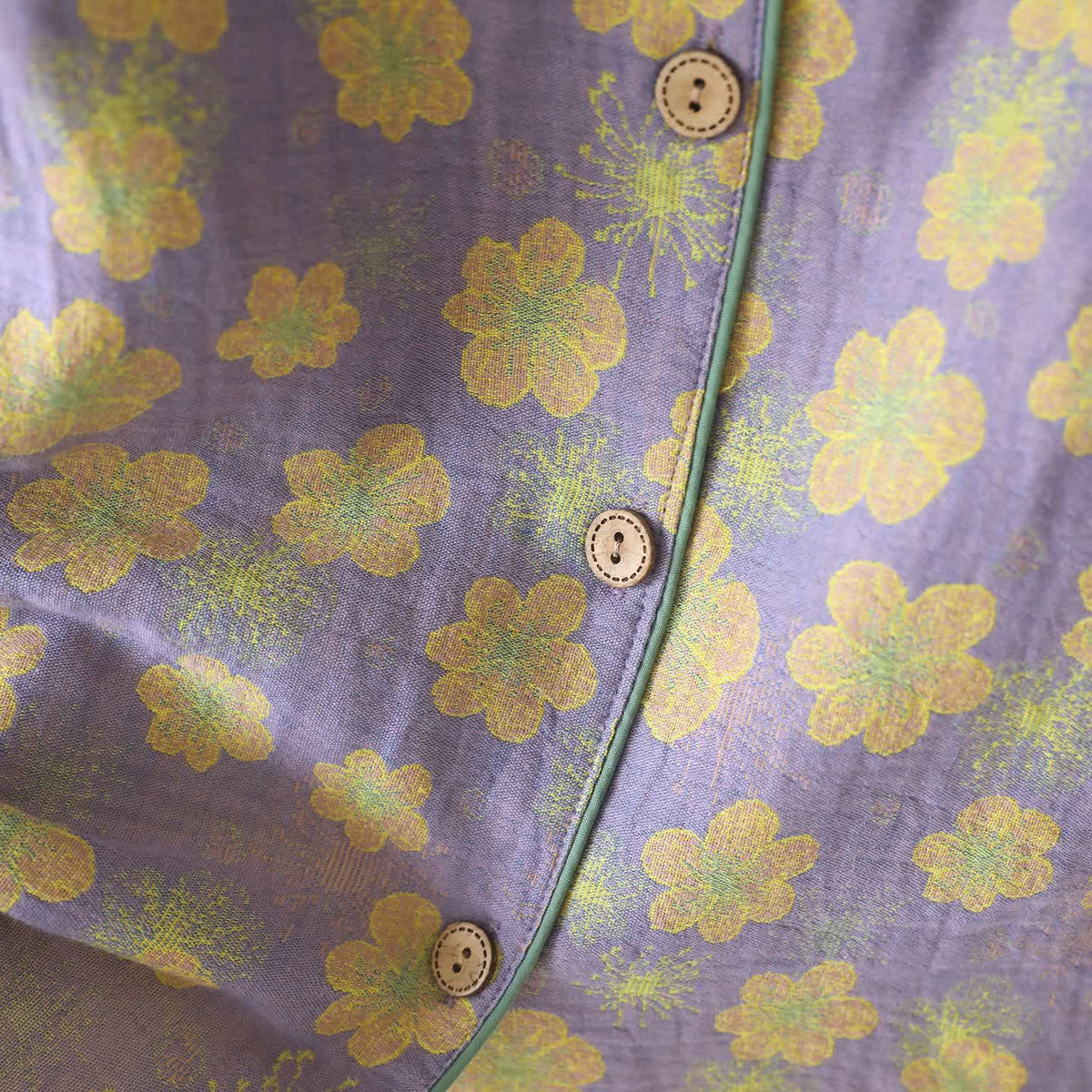 Schlafanzug-Set aus Baumwollgaze mit floraler Paspelierung - image 3
