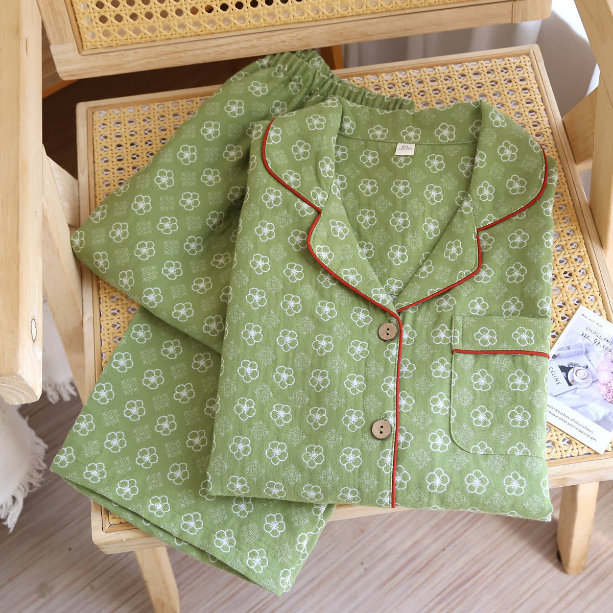Loungewear-Set mit zartem Blumenmuster und langen Ärmeln - image 3