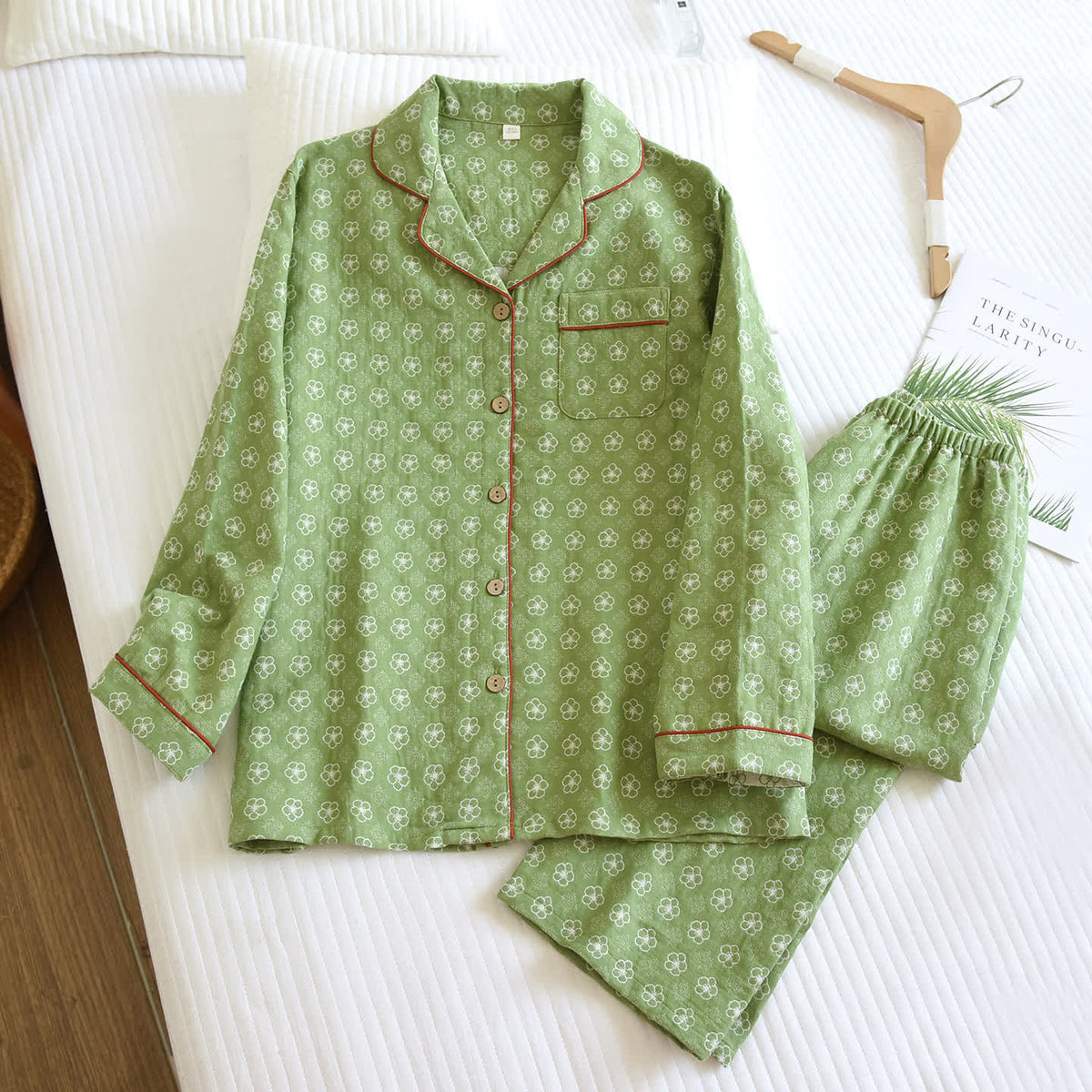 Loungewear-Set mit zartem Blumenmuster und langen Ärmeln - image 1