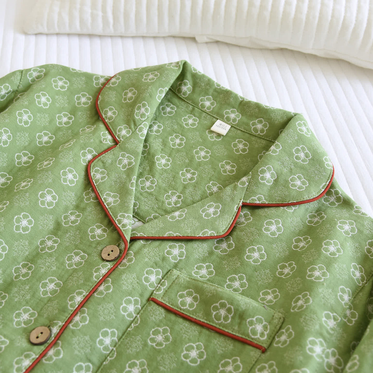 Loungewear-Set mit zartem Blumenmuster und langen Ärmeln - image 4