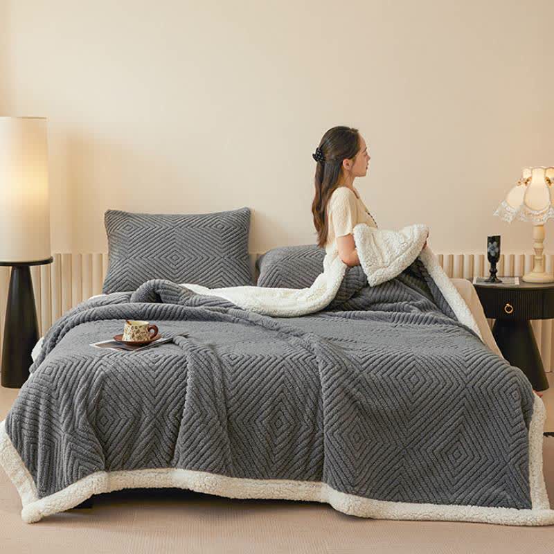 Sherpa-Überwurfdecke mit Rautenmuster - image 6