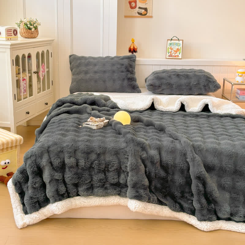 Wellige, flauschige Sherpa-Fleecedecke mit doppelter Lage - image 22