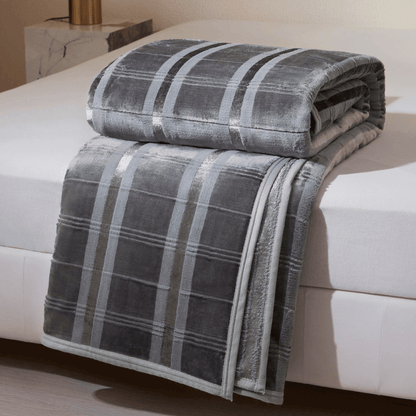 Weiche, gestreifte Fleecedecke mit Karomuster - Grau - Decke - 79" x 91" - image 7