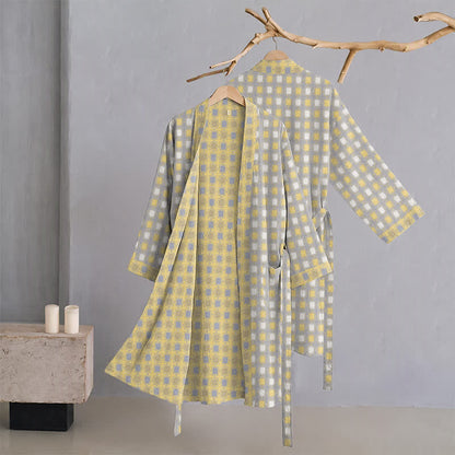 Kimono-Bademantel aus weicher, gelb-grau karierter Baumwolle - image 2