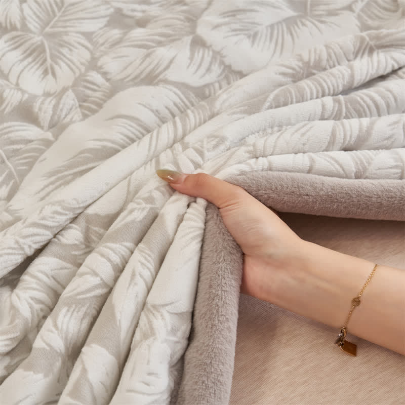 Sherpa-Decke mit geprägtem Tropenblattmuster - image 10