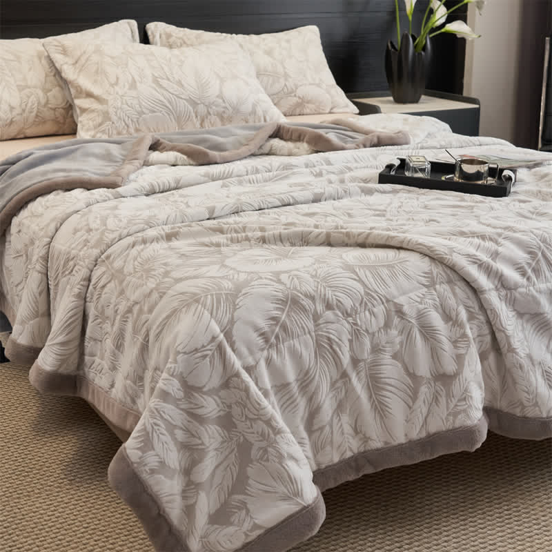 Sherpa-Decke mit geprägtem Tropenblattmuster - image 1