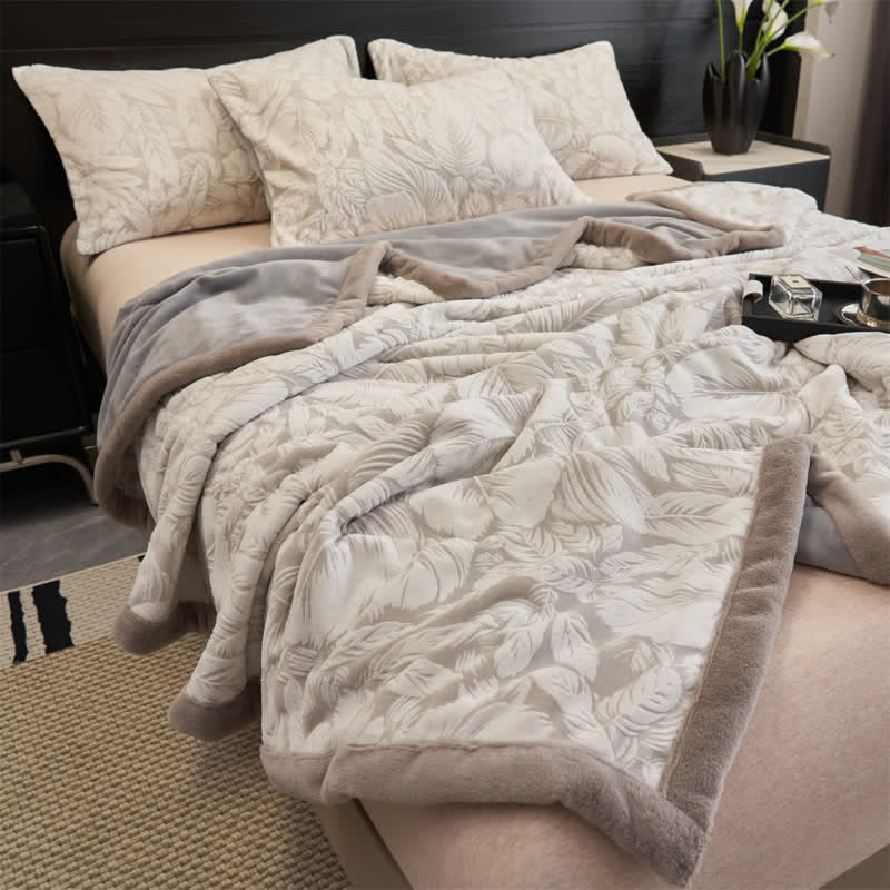 Sherpa-Decke mit geprägtem Tropenblattmuster - image 3