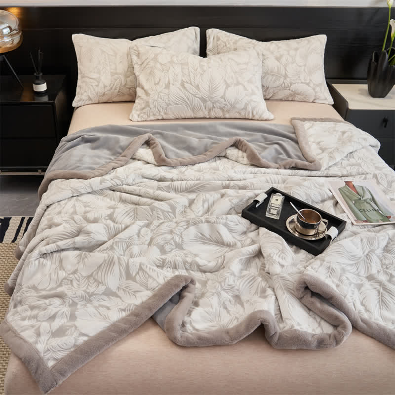 Sherpa-Decke mit geprägtem Tropenblattmuster - image 4