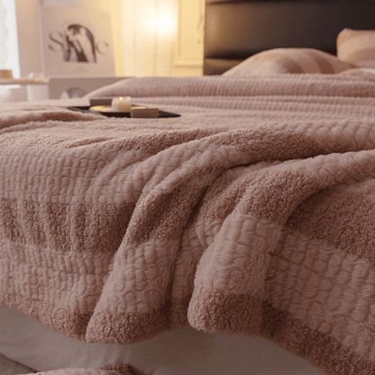 Sherpa-Decke mit neutralen Farbblöcken und Streifenmuster - image 5