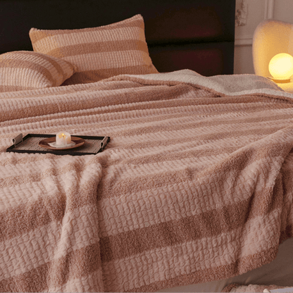 Sherpa-Decke mit neutralen Farbblöcken und Streifenmuster - image 4