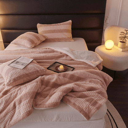 Sherpa-Decke mit neutralen Farbblöcken und Streifenmuster - image 3