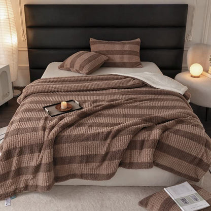 Sherpa-Decke mit neutralen Farbblöcken und Streifenmuster - image 8