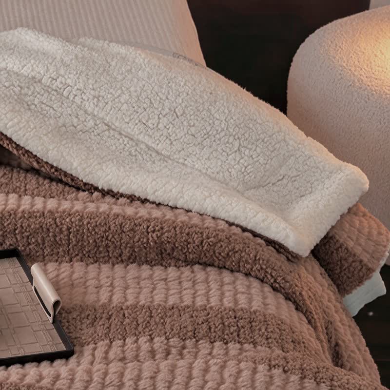 Sherpa-Decke mit neutralen Farbblöcken und Streifenmuster - image 10