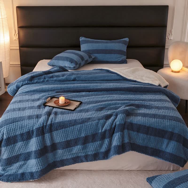 Sherpa-Decke mit neutralen Farbblöcken und Streifenmuster - image 13