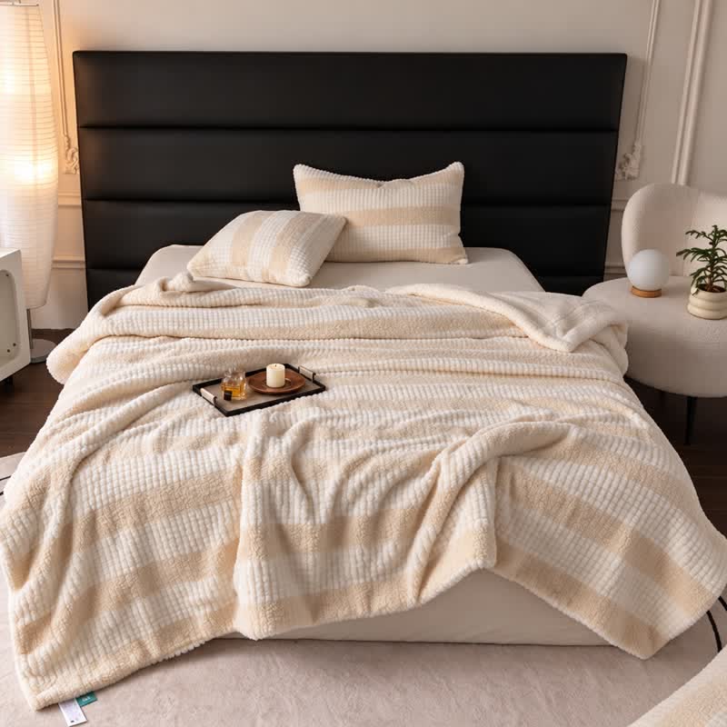 Sherpa-Decke mit neutralen Farbblöcken und Streifenmuster - image 24