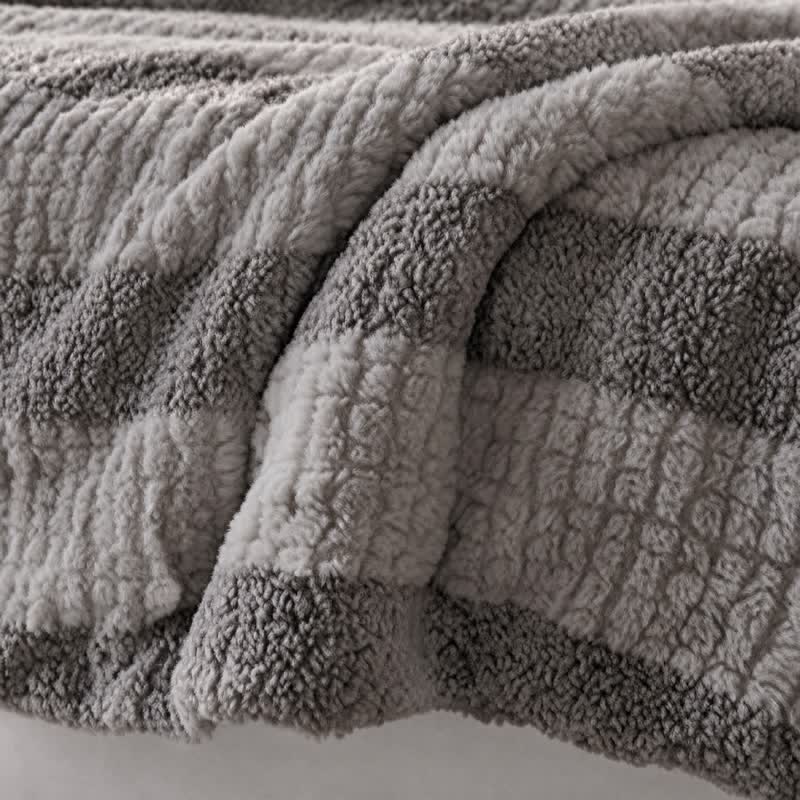 Sherpa-Decke mit neutralen Farbblöcken und Streifenmuster - image 31