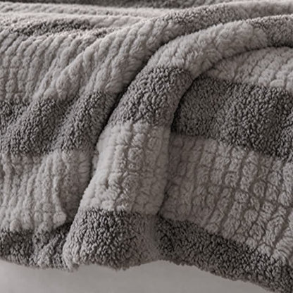Sherpa-Decke mit neutralen Farbblöcken und Streifenmuster - image 31