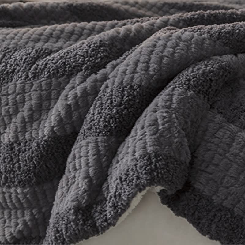 Sherpa-Decke mit neutralen Farbblöcken und Streifenmuster - image 36