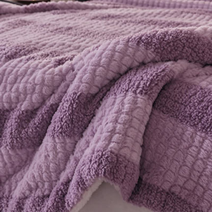 Sherpa-Decke mit neutralen Farbblöcken und Streifenmuster - image 41
