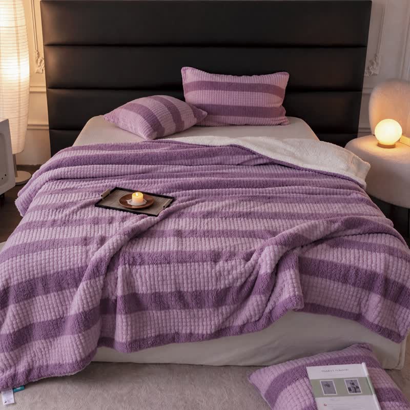 Sherpa-Decke mit neutralen Farbblöcken und Streifenmuster - image 38