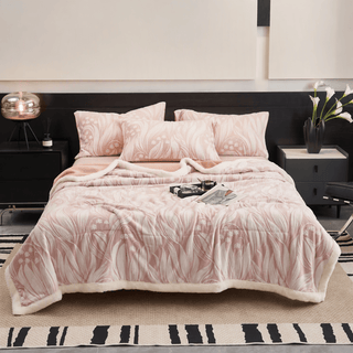 Rosa Sherpa-Fleecedecke mit Tulpenmuster und Prägung - Decke - 79" x 91" - image 0