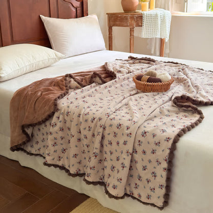 Vintage-Dekodecke mit zartem Blumenmuster - image 9