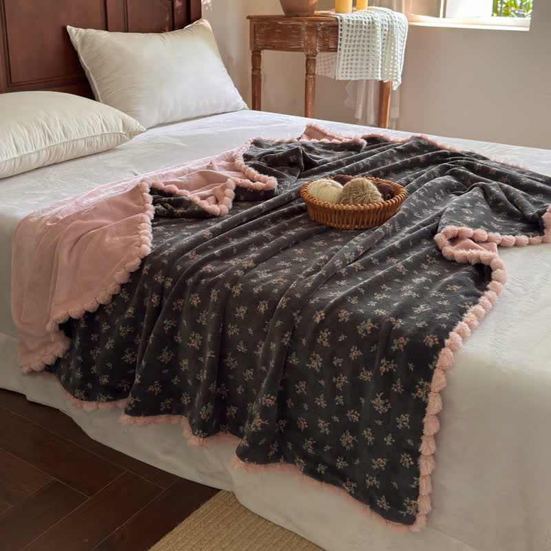 Vintage-Dekodecke mit zartem Blumenmuster - image 2