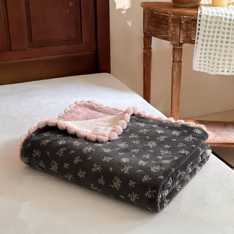 Vintage-Dekodecke mit zartem Blumenmuster - image 6