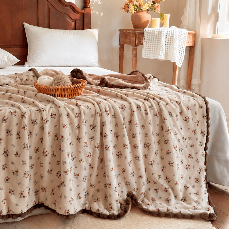 Vintage-Dekodecke mit zartem Blumenmuster - image 8
