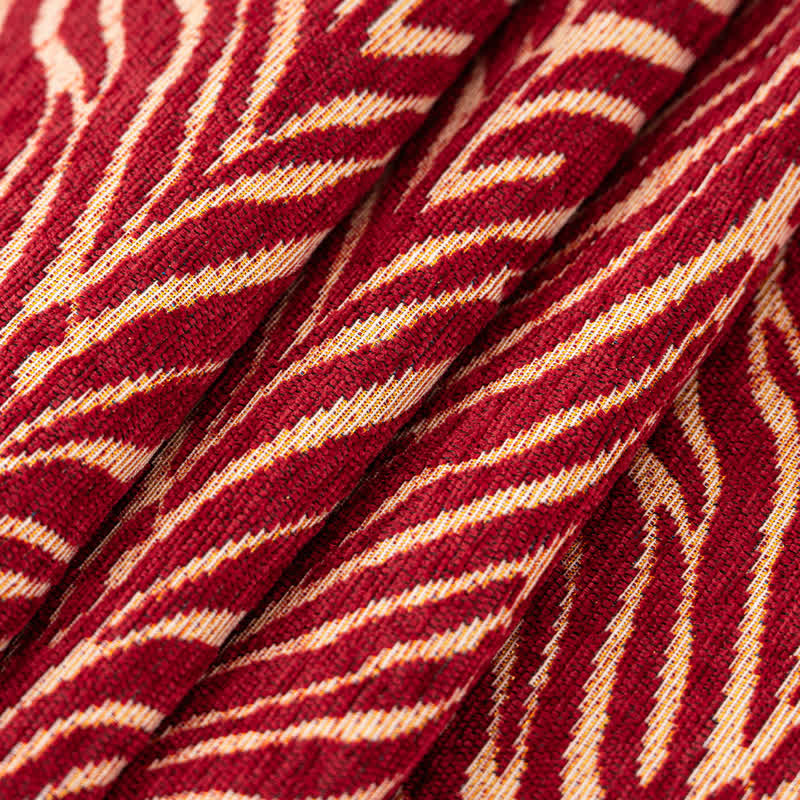 Weihnachtstischdecke mit rotem Zebrastreifen und Quasten - image 3