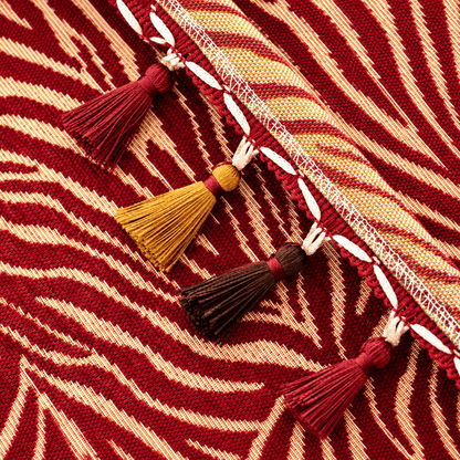 Weihnachtstischdecke mit rotem Zebrastreifen und Quasten - image 4