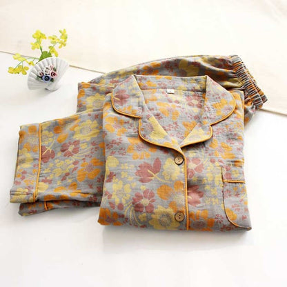 Gelbes Loungewear-Set aus Baumwolle mit Gänseblümchen-Revers